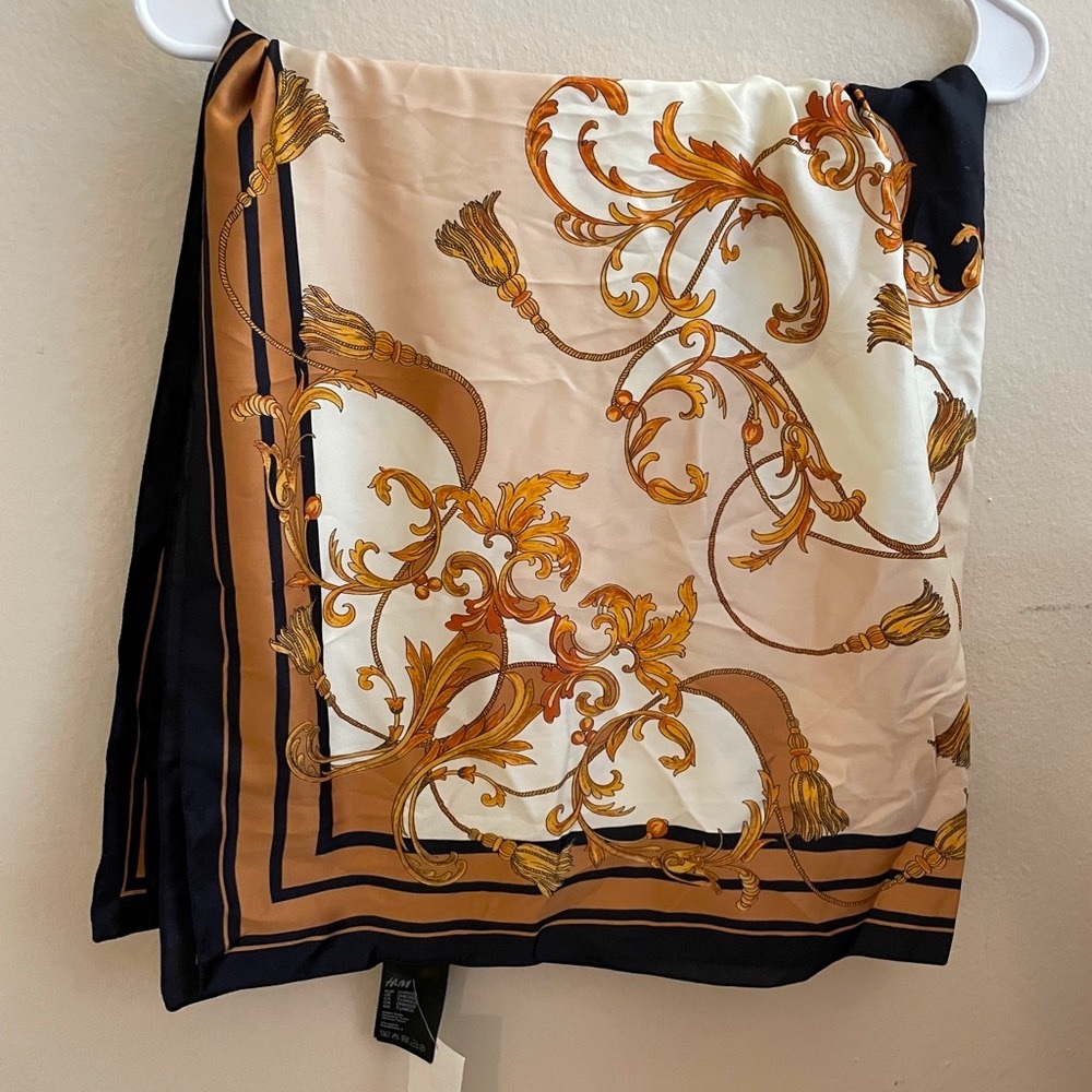 NEW Elegant Gold and Cream Scarf H&M Brand